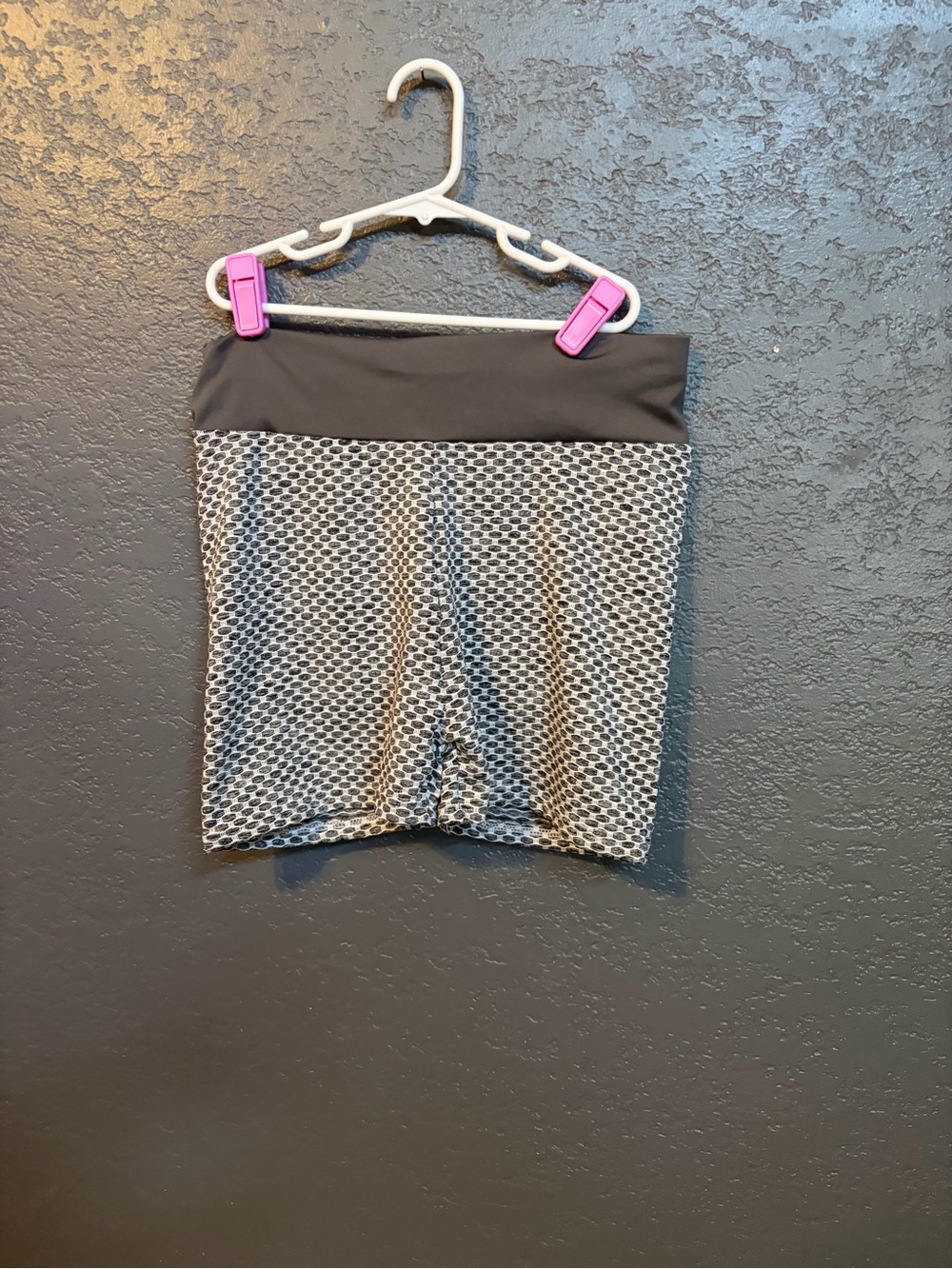 Textured High-Waist Bike Shorts in Black and Gray